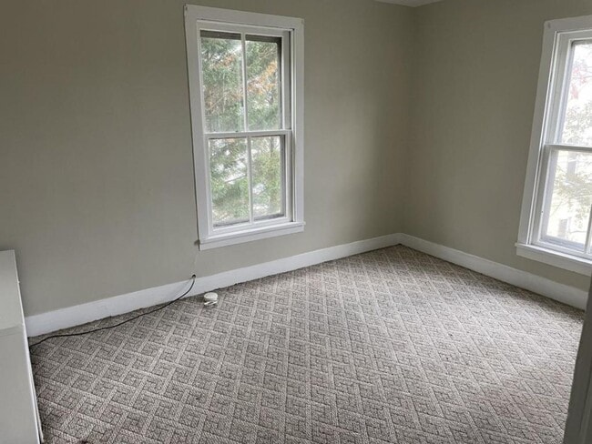 Building Photo - 3 Bedroom 1 Bath in Newport, PA!