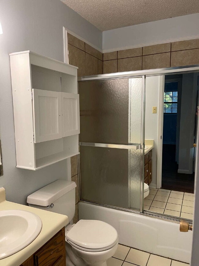 Building Photo - "MOVE IN SPECIAL $575 DEPOSIT AND HALF OFF...