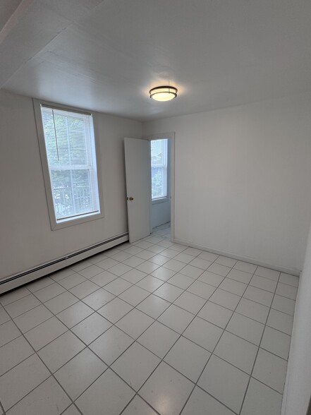 Building Photo - 174 Beacon Ave