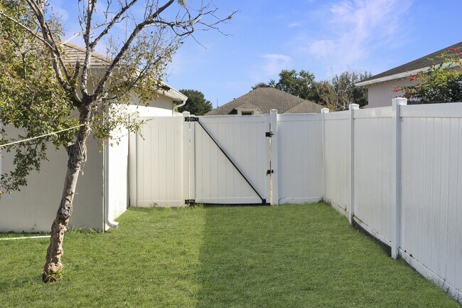 Building Photo - 1117 Peregrine St