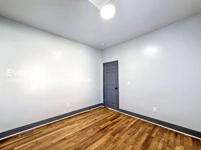 Building Photo - 6073 Linwood St