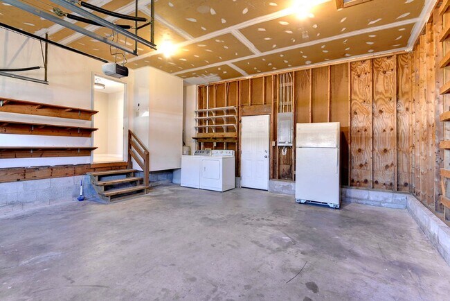 Building Photo - 910 Charlotte Dr