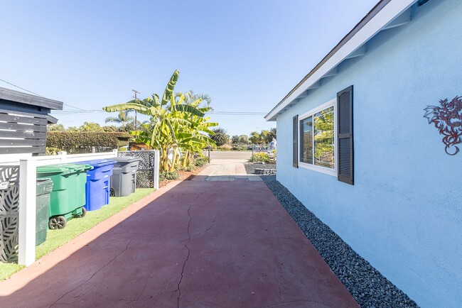 Building Photo - Spacious 3 bedroom, 2 bathroom home in the...