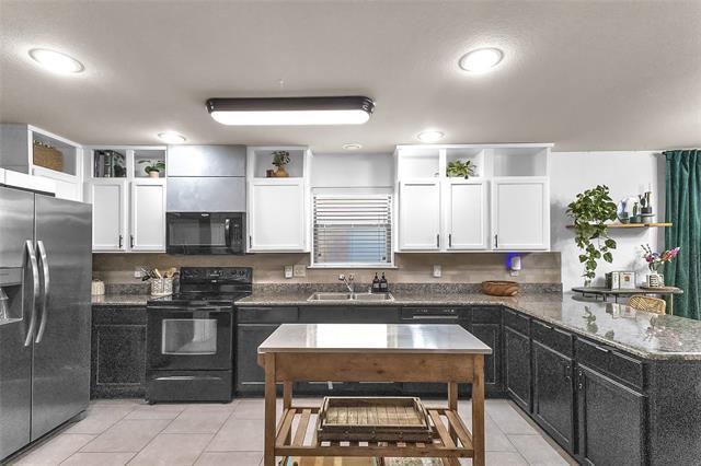 Building Photo - 2050 Lake Trail Dr