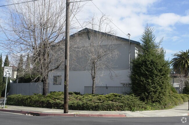 Building Photo - 808-816 Orchard Ave