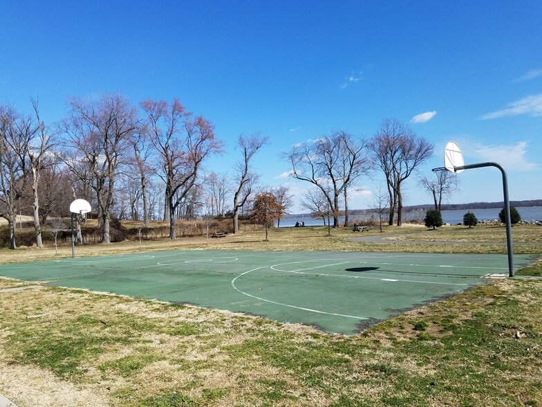 Basketball court by the pak - 269 4th Ave