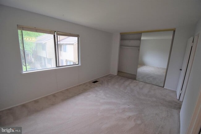 Building Photo - 2507 Glengyle Dr