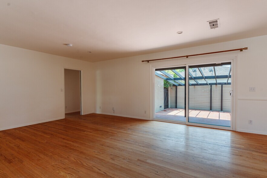 Building Photo - 3551 W Ave 42