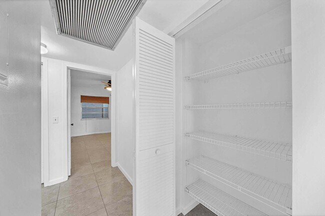 Building Photo - 2049 Hythe A