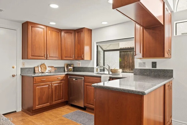 Building Photo - 2226 Sanderling St