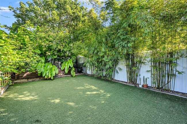 Building Photo - 2965 SW 25th Ter