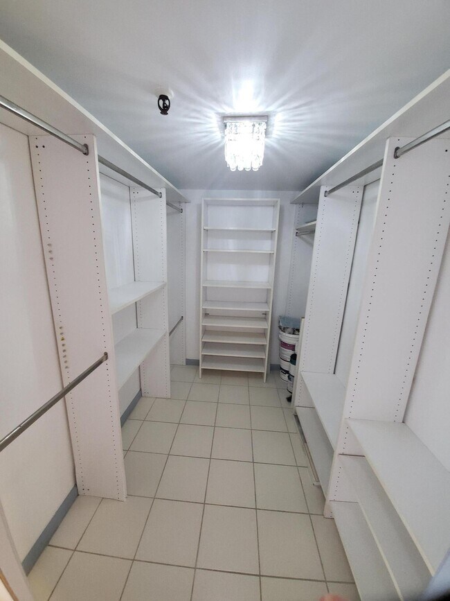 Building Photo - 859 Jeffery St