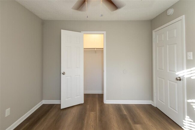 Building Photo - 4620 Glen Oaks Cir