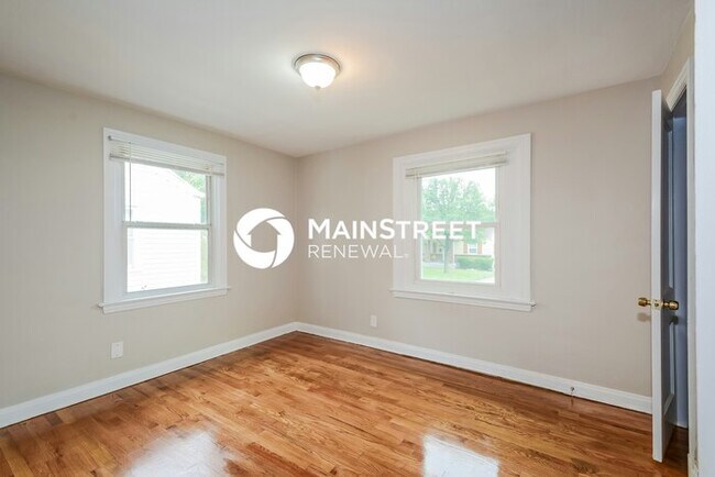 Building Photo - 3 Bedroom Pet-Friendly Home in St. Louis, MO with Main Street Renewal