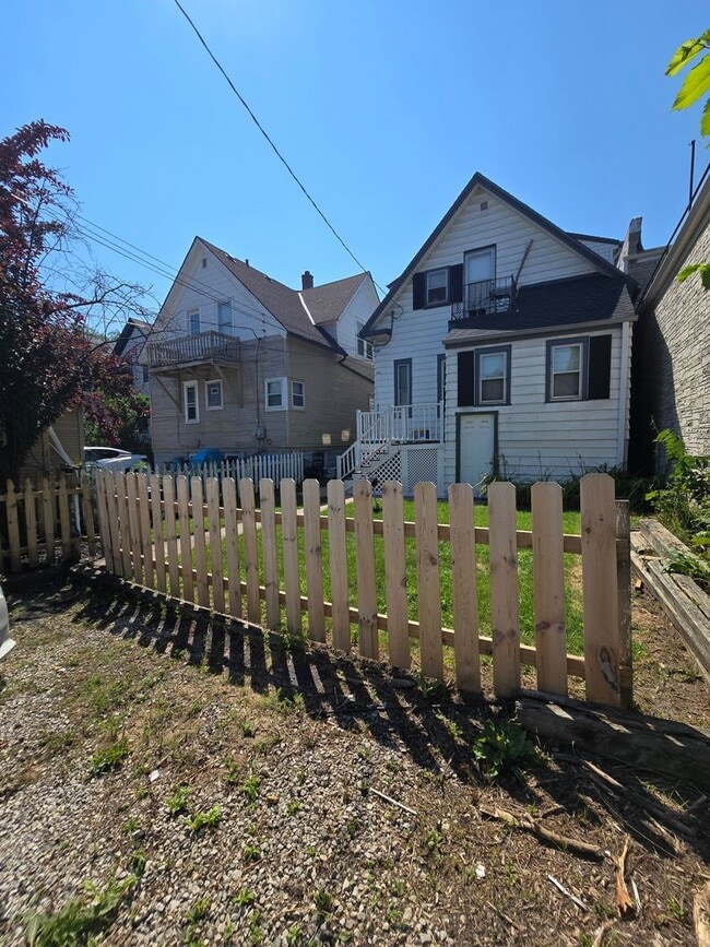 Building Photo - 3224 S Howell Ave