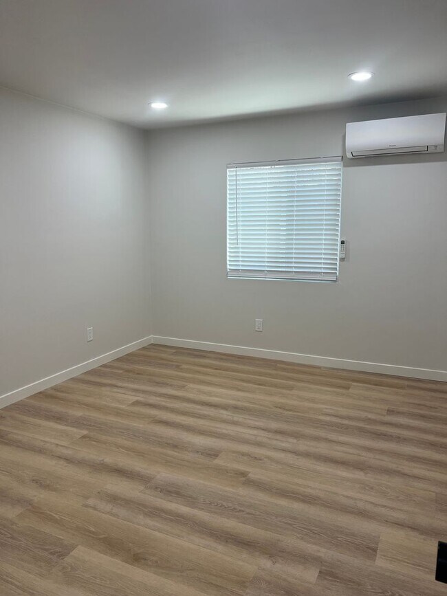 Building Photo - Brand New Detached 3 Bed/2 Bath Home-Central AC +In-Unit Laundry-Riverside