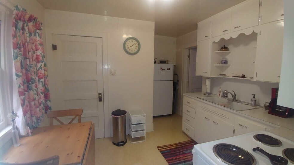 Building Photo - 307 S 3rd St