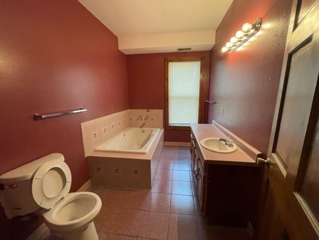 Building Photo - 573-575 W Lincoln Ave