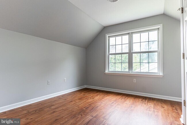 Building Photo - 121 Nottingham Ct
