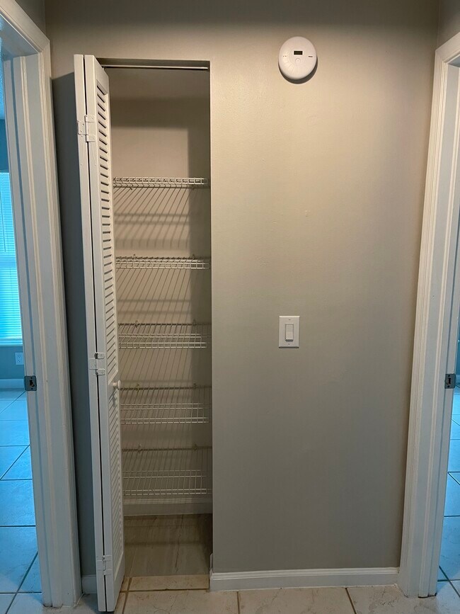 Building Photo - 8043 SE Highpoint Way