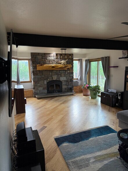 Building Photo - 340 Quartz Cir