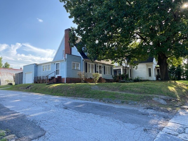 Building Photo - 126 Tallulah Street