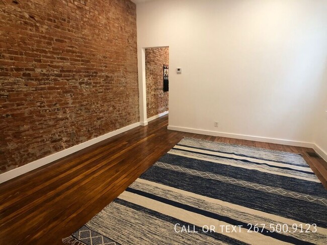 Building Photo - Newly removated, very spacious 2BR unit wi...