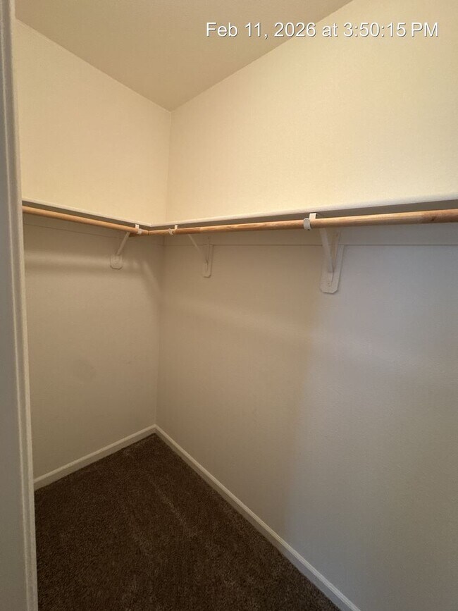 Building Photo - 4 Bedroom home! Rent Ready NW Visalia!