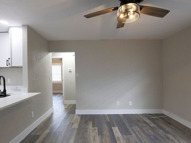 Building Photo - Duplex Fort Myers Duplex 14181