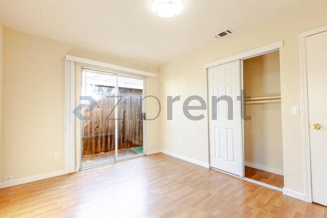 Building Photo - 3520 Y St