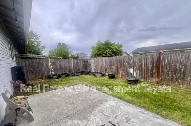Building Photo - 902 S 22nd Ct
