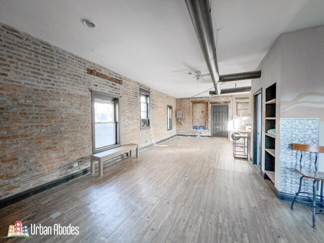 Building Photo - 639 N Troy St