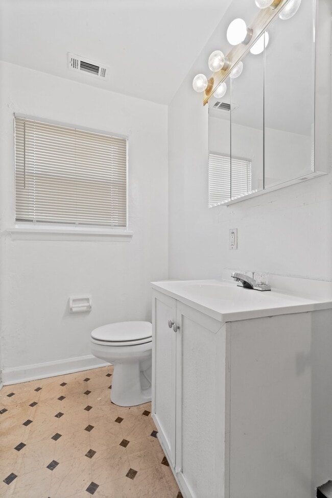 Building Photo - 3 BEDROOM BRICK TOWNHOME FOR RENT IN NORFOLK