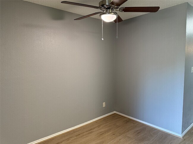 Building Photo - 2501 Gulf Fwy