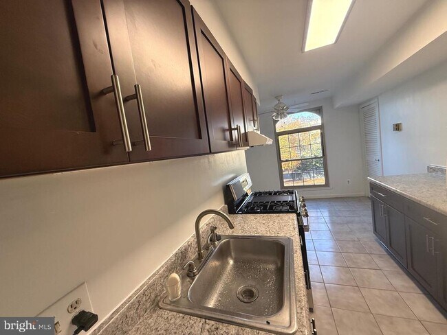 Building Photo - 3300 Woodburn Village Dr