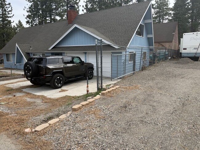 Building Photo - 200 E Country Club Blvd