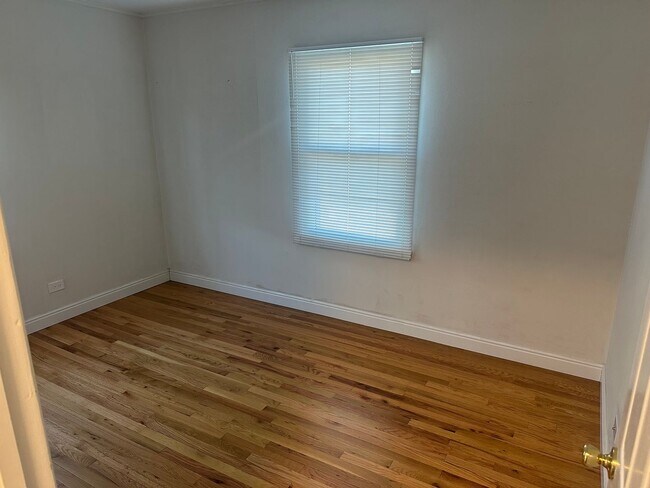 Building Photo - Sunnyside Charmer with Garage & Private Yard