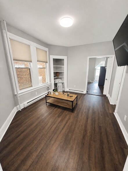 Building Photo - 308 7th Ave W