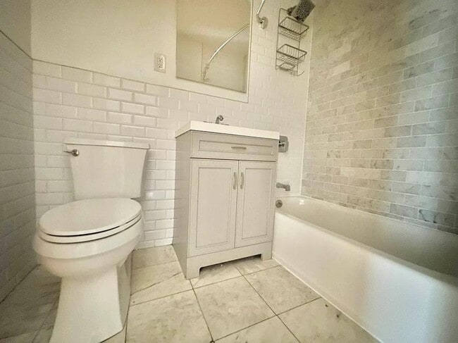 Building Photo - 4 bedroom in BROOKLYN NY 11226