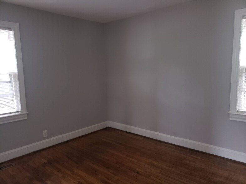 Building Photo - 306 Crosby Cir