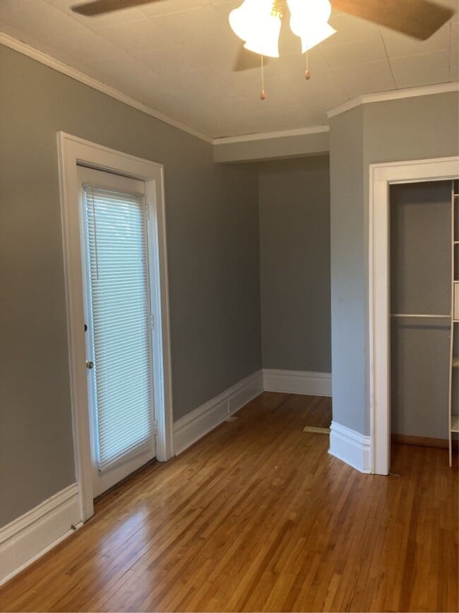 Building Photo - AVAILABLE JUNE - 4 Bed 1.5 Bath Spacious Home