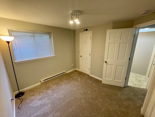 Building Photo - Beautifully Updated 3-Bed, 3-Bath Townhome...