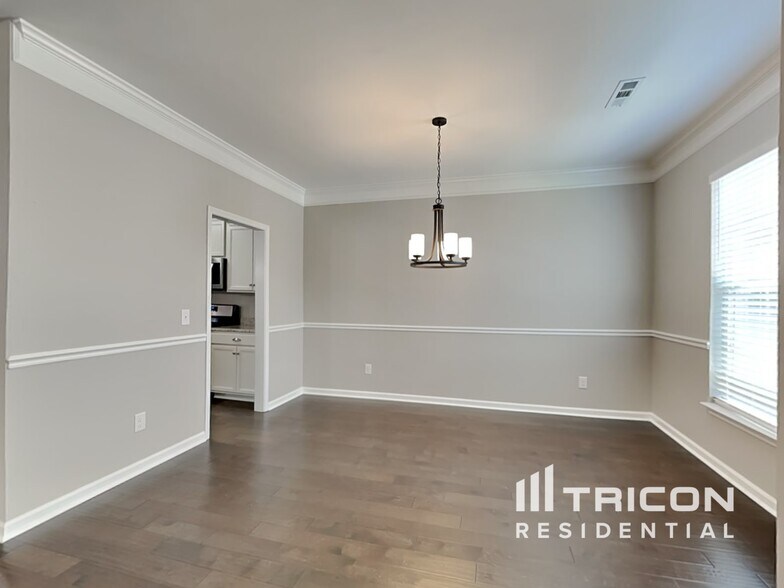 Building Photo - 1050 Paddock Park Cir