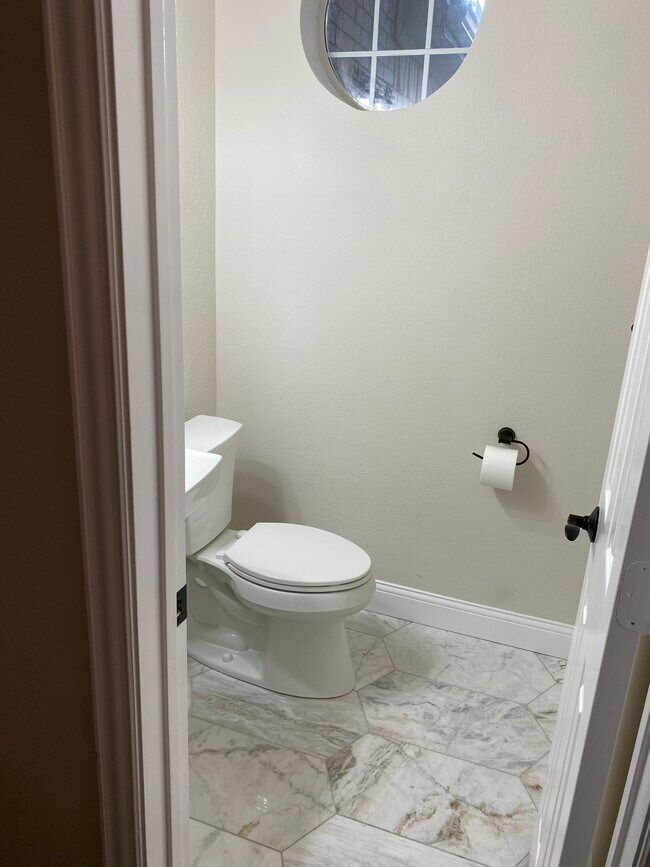 Building Photo - 306 Rivercove Dr