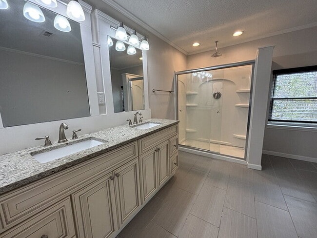 Building Photo - 117 Alma Dr