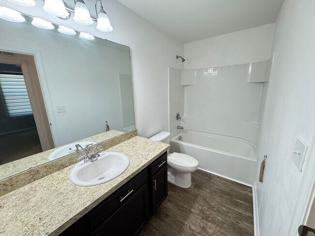 Building Photo - Your Dream Home Awaits in the Heart of Dav...