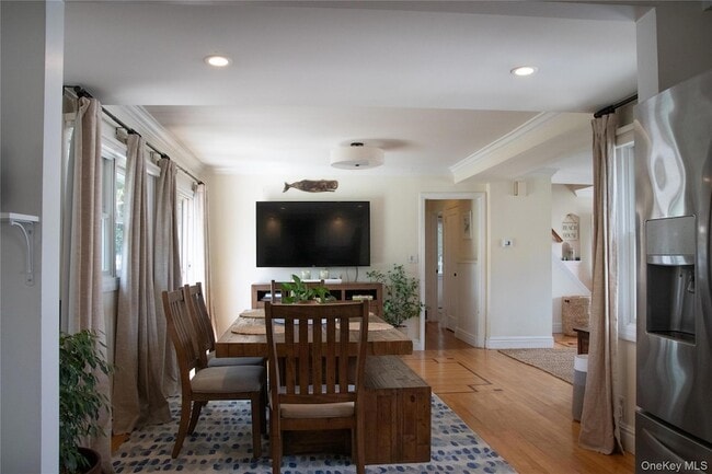 Building Photo - 4 Shorewood Dr