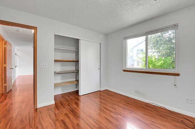 Building Photo - $3,050.00, 4 bed, 3 bath, located in Auror...