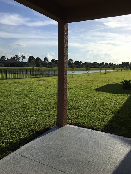 Building Photo - 1522 Lexington Square SW