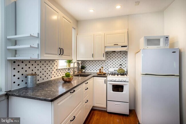 Kitchen - 1 Rainey Ct